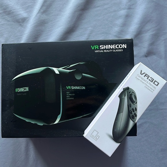 VR headset with controller - Picture 1 of 1